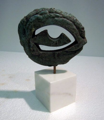 Eye sculpture in bronze statue